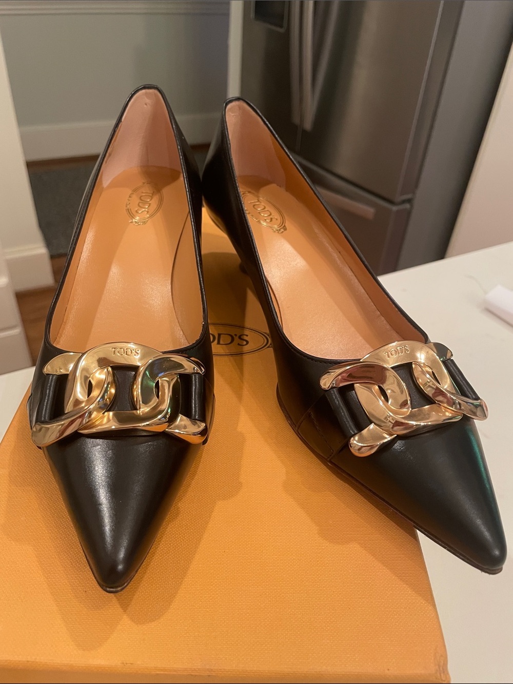 Tod’s NEW black buckled kitten heel pump sz 37.5